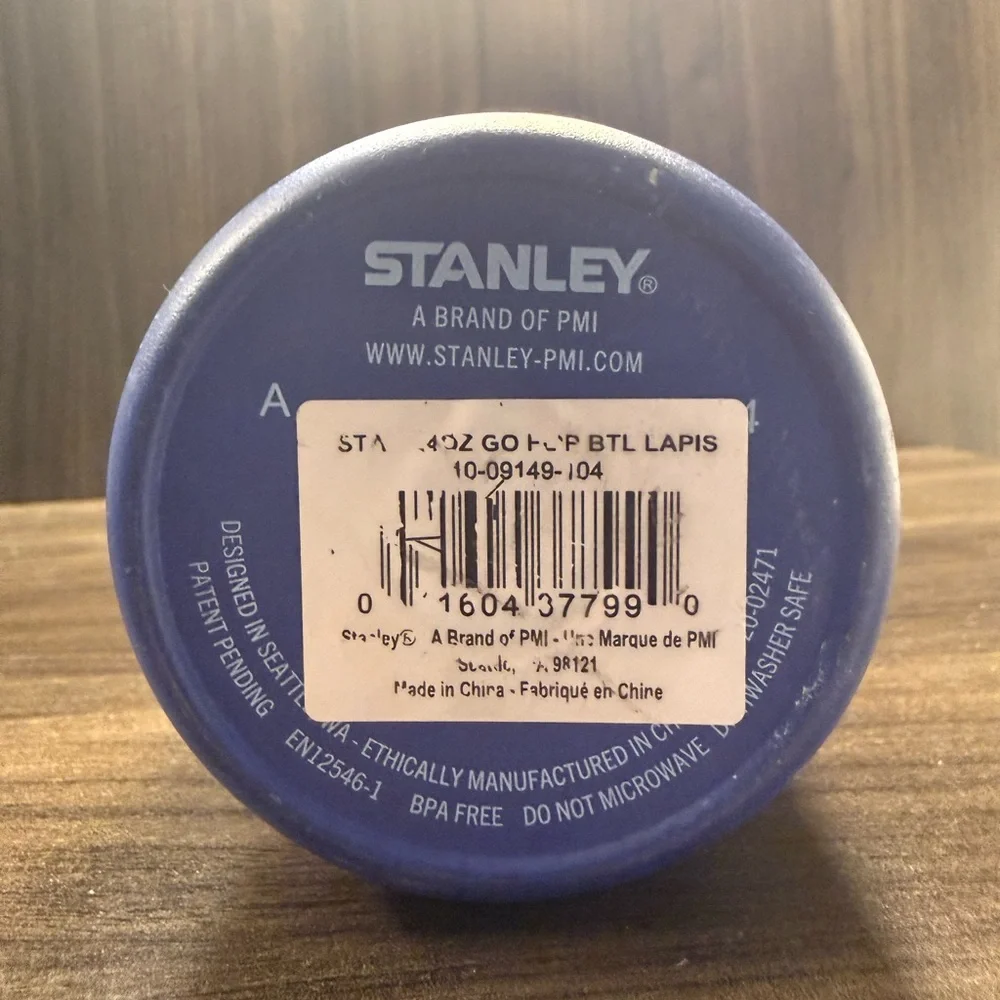 24 oz Stanley Navy Blue Insulated Travel Bottle with Gray Lid - Picture 4 of 5